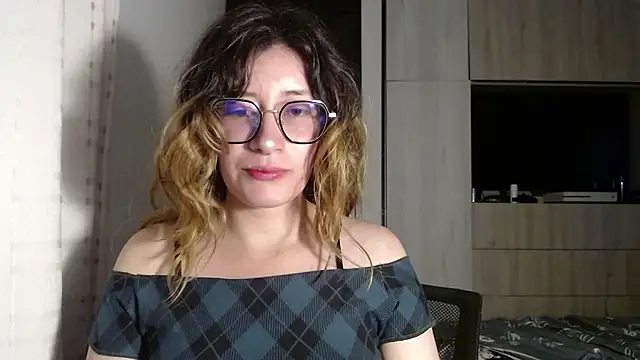 mariana124- online show from December 2024 05:40:02 PM