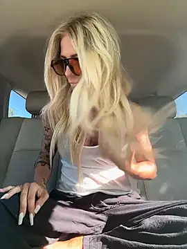 blondiluvsanal online show from November 2025 07:03:01 PM