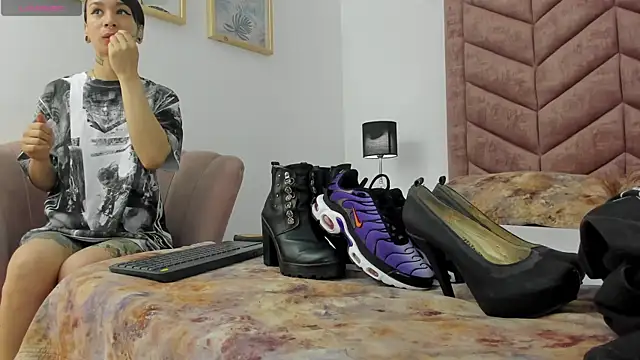 Snapshot of Lady_Godss chatting on December 2024 03:07:02 AM Lady Godss online show from December 2024 03:07:02 AM