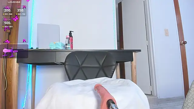 Snapshot of lily_evil chatting on February 2026 05:52:01 PM lily evil online show from February 2026 05:52:01 PM