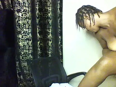 Snapshot of Candii_wet_ chatting on October 2025 07:33:01 PM Candii wet online show from October 2025 07:33:01 PM