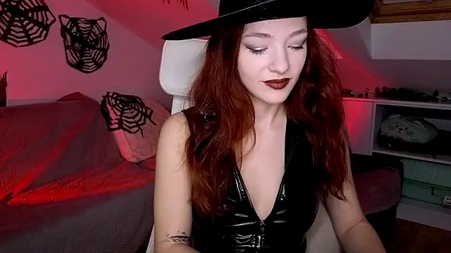 Snapshot of MiaRouge chatting on October 2025 03:43:01 AM MiaRouge online show from October 2025 03:43:01 AM