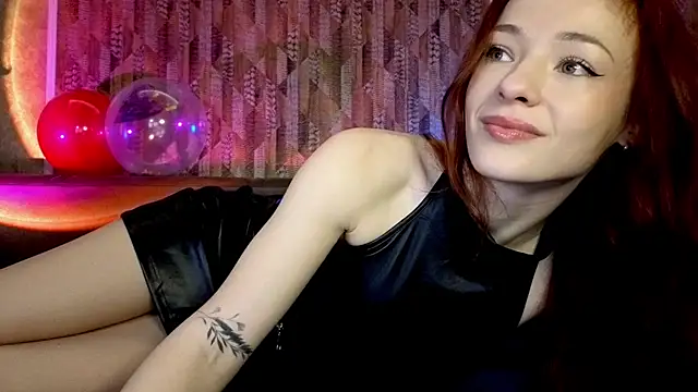 Snapshot of MiaRouge chatting on February 2026 05:14:01 AM MiaRouge online show from February 2026 05:14:01 AM