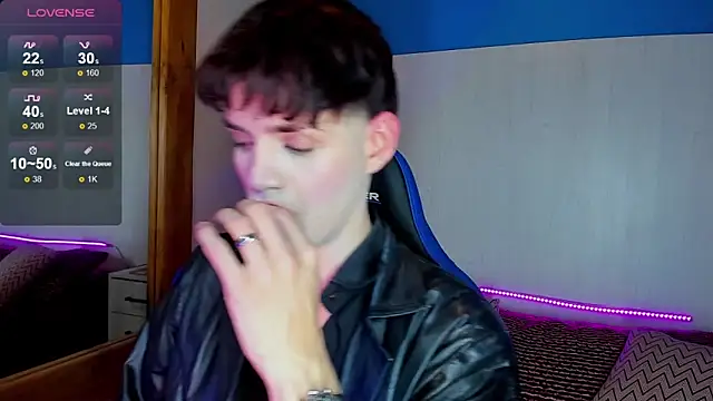 VladHellsing4 online show from February 2025 03:40:01 PM