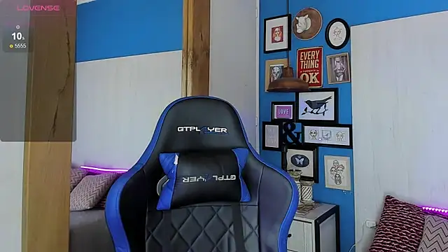 VladHellsing4 online show from March 2025 02:01:02 PM