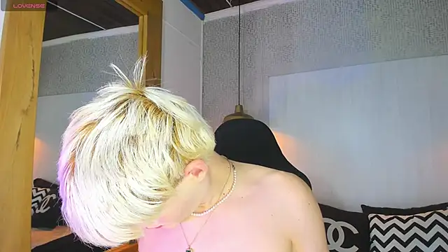 VladHellsing4 online show from February 2026 09:38:01 PM