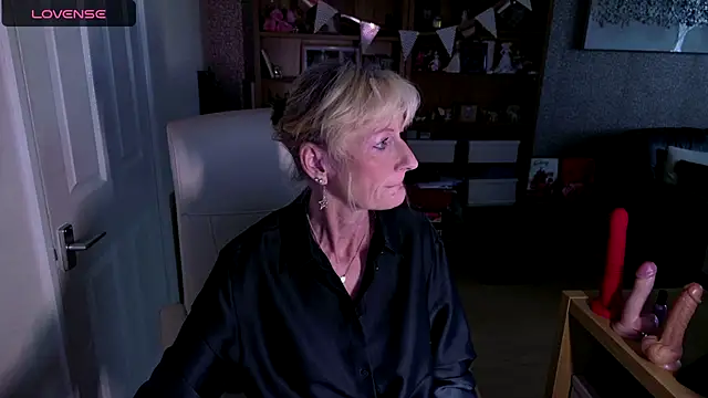 TopazCamgirl online show from December 2024 01:12:01 PM