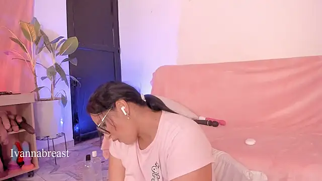 Snapshot of Ivannabreast_Official chatting on March 2025 11:27:02 PM Ivannabreast Official online show from March 2025 11:27:02 PM