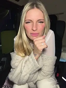 Snapshot of Lydie_off chatting on January 2025 08:33:01 PM Lydie off online show from January 2025 08:33:01 PM