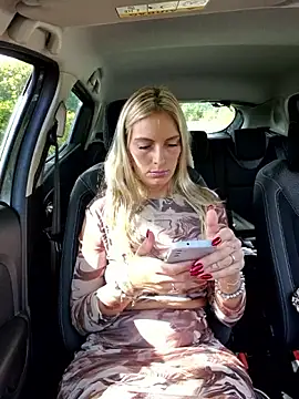 Snapshot of Lydie_off chatting on September 2025 01:24:02 PM Lydie off online show from September 2025 01:24:02 PM