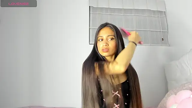 Snapshot of Loren_parissi chatting on November 2025 04:13:01 AM Loren parissi online show from November 2025 04:13:01 AM