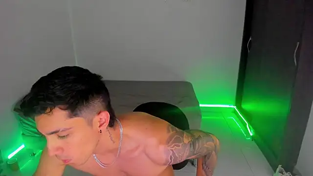 OliverBennet online show from January 2025 11:36:02 PM