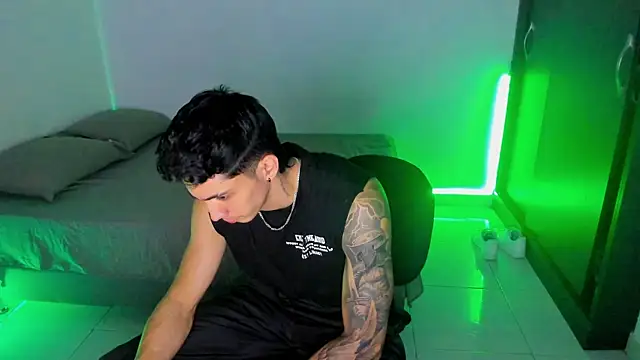 OliverBennet online show from February 2025 03:31:02 AM