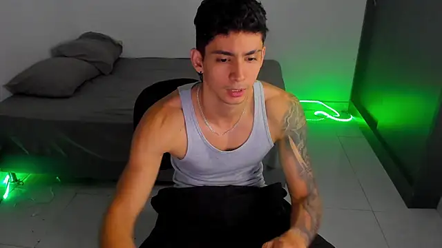 OliverBennet online show from February 2025 12:05:01 AM