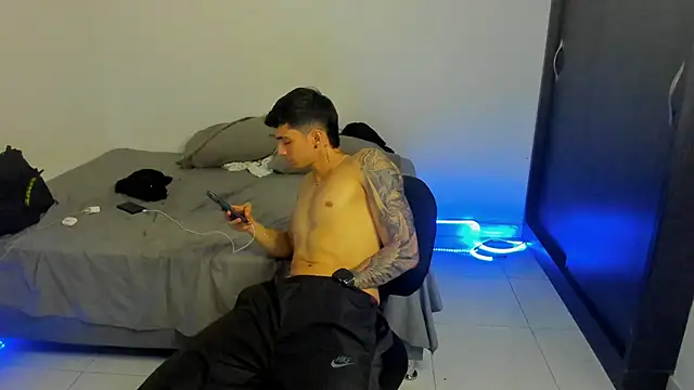 OliverBennet online show from February 2025 01:05:01 AM