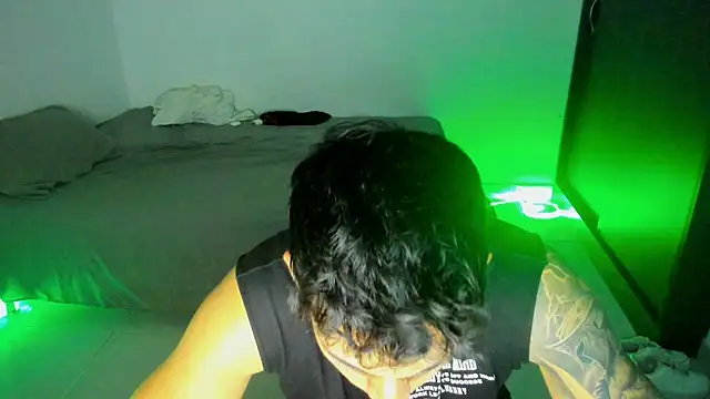 OliverBennet online show from March 2025 01:27:01 AM