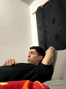 OliverBennet online show from October 2025 12:27:01 AM