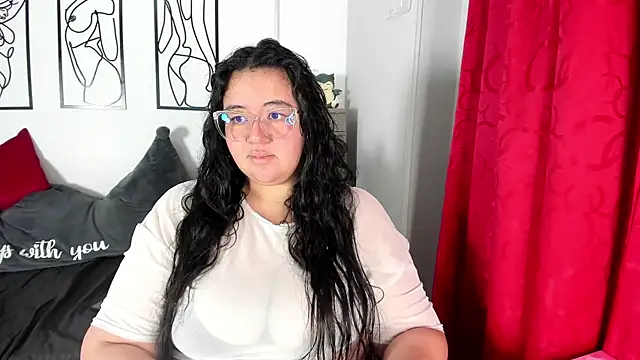 Snapshot of RubyPirsso18 chatting on May 2026 08:39:01 PM RubyPirsso18 online show from May 2026 08:39:01 PM