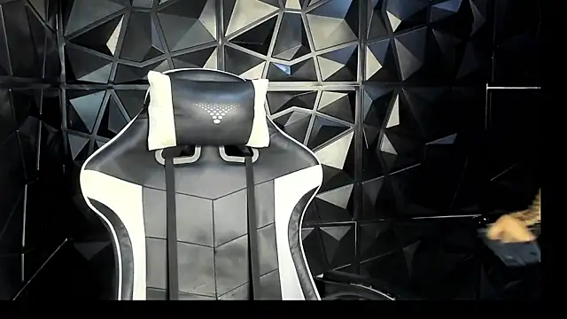 HelueHorny13 online show from November 2025 05:50:01 AM