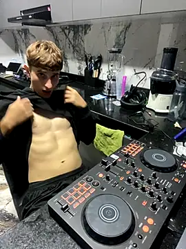 oliver Lz online show from October 2025 02:55:02 AM