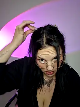 Jujuicy 97 online show from March 2026 06:04:02 PM