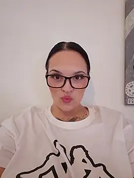 Jujuicy 97 online show from April 2026 07:24:01 AM