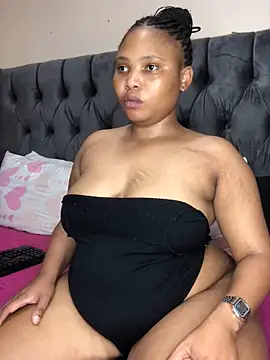 Snapshot of Anaelle24 chatting on February 2026 06:33:02 AM Anaelle24 online show from February 2026 06:33:02 AM