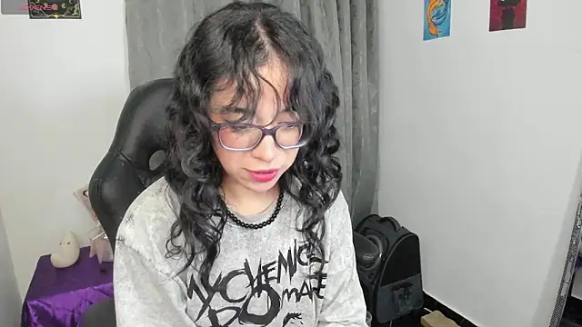 Snapshot of indra_cam chatting on May 2026 03:04:02 AM indra cam online show from May 2026 03:04:02 AM