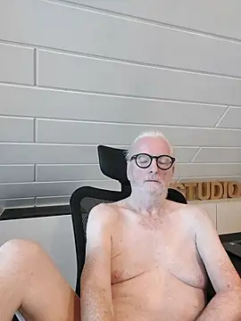 Snapshot of Greyhound70 chatting on November 2025 10:04:02 AM Greyhound70 online show from November 2025 10:04:02 AM