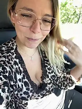 EmyLana online show from May 2026 07:49:02 AM