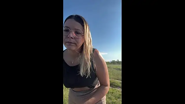 EmyLana online show from May 2026 06:40:02 AM