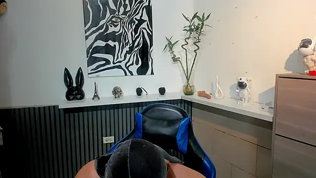 Snapshot of Daemon21 chatting on November 2025 11:25:01 PM Daemon21 online show from November 2025 11:25:01 PM