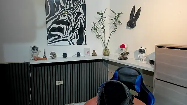 Snapshot of Daemon21 chatting on January 2026 12:37:01 AM Daemon21 online show from January 2026 12:37:01 AM