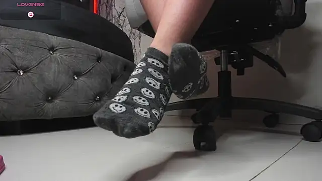 larissa01  online show from March 2025 06:06:02 AM