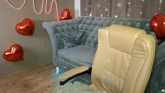 GloriNichols online show from February 2025 01:51:02 PM