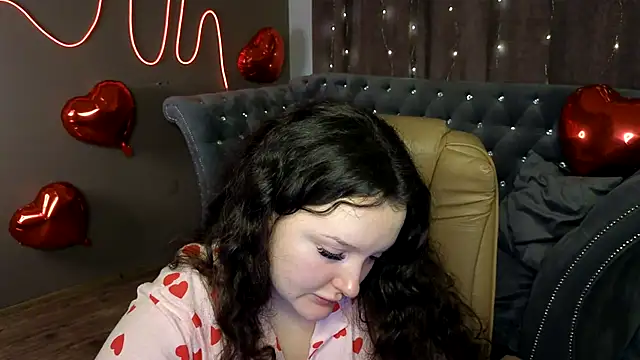 GloriNichols online show from February 2025 10:00:02 AM