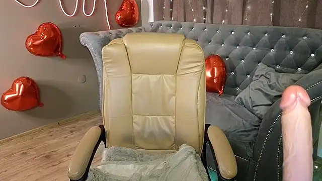 GloriNichols online show from February 2025 12:40:01 PM