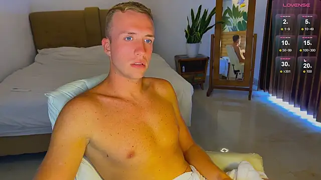 Snapshot of tommy_cumfinger chatting on December 2025 04:10:02 AM tommy cumfinger online show from December 2025 04:10:02 AM