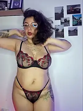 Snapshot of Aria_Bennett21 chatting on January 2025 06:07:02 AM Aria Bennett21 online show from January 2025 06:07:02 AM