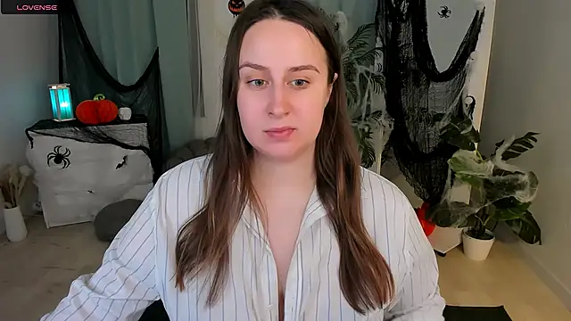 Snapshot of Lattea chatting on October 2025 11:06:02 AM Lattea online show from October 2025 11:06:02 AM