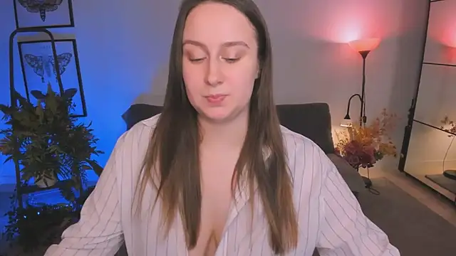 Snapshot of Lattea chatting on November 2025 10:52:02 PM Lattea online show from November 2025 10:52:02 PM