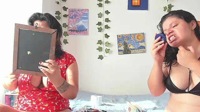 Snapshot of Karol_IsabelCouple chatting on December 2024 01:32:01 PM Karol IsabelCouple online show from December 2024 01:32:01 PM