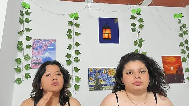 Snapshot of Karol_IsabelCouple chatting on December 2024 10:58:01 PM Karol IsabelCouple online show from December 2024 10:58:01 PM