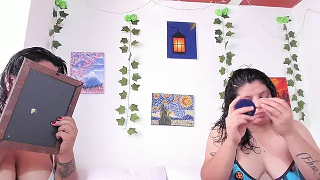 Snapshot of Karol_IsabelCouple chatting on December 2024 08:08:01 PM Karol IsabelCouple online show from December 2024 08:08:01 PM