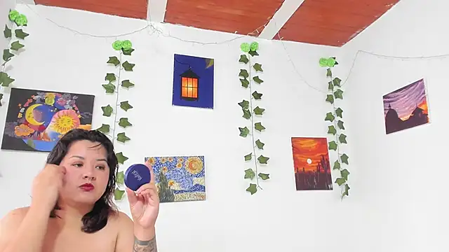 Snapshot of Karol_IsabelCouple chatting on December 2024 02:31:02 PM Karol IsabelCouple online show from December 2024 02:31:02 PM