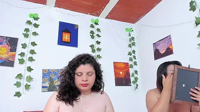 Snapshot of Karol_IsabelCouple chatting on December 2024 10:23:01 PM Karol IsabelCouple online show from December 2024 10:23:01 PM