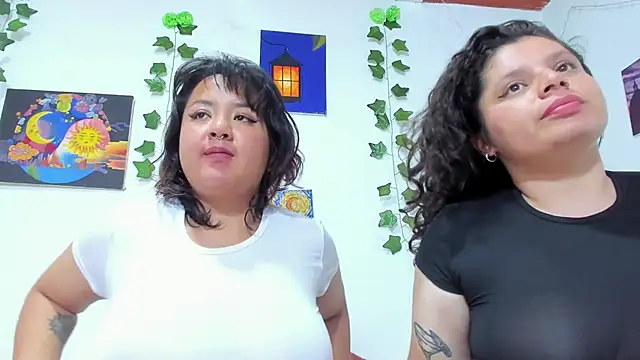 Snapshot of Karol_IsabelCouple chatting on January 2025 04:29:01 AM Karol IsabelCouple online show from January 2025 04:29:01 AM