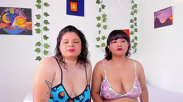 Snapshot of Karol_IsabelCouple chatting on February 2025 08:48:02 PM Karol IsabelCouple online show from February 2025 08:48:02 PM