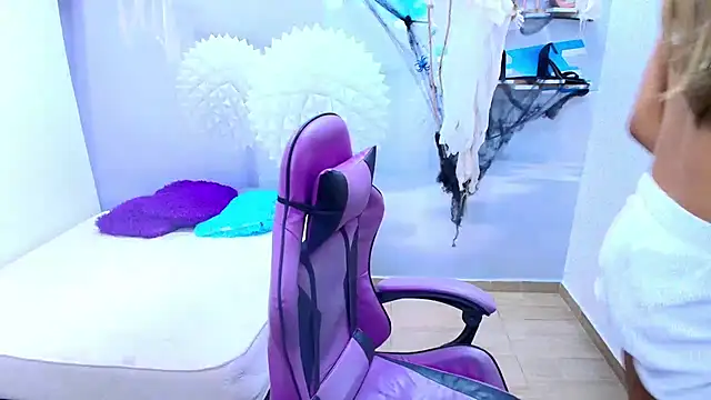 DEMI LEED online show from October 2025 02:16:01 PM