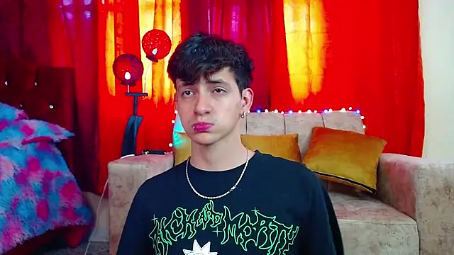 Snapshot of GabyThoms chatting on December 2024 07:39:02 PM GabyThoms online show from December 2024 07:39:02 PM